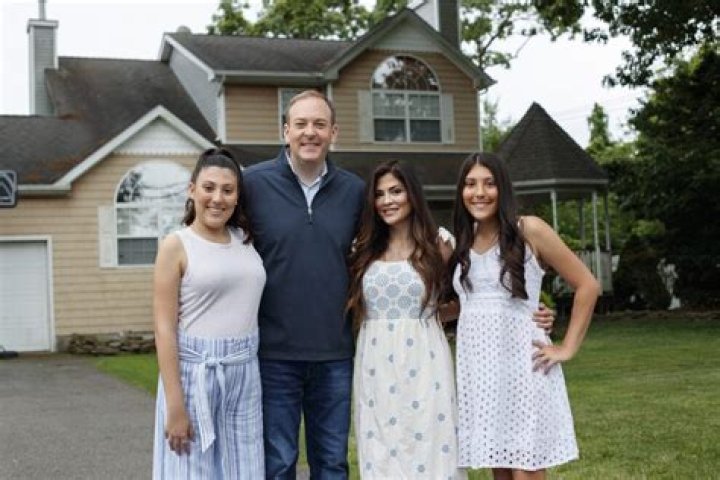 Brenda Braxton Bio, Wiki, Age, Birthday, Height, Family, Education, KGW, Husband, Married, Children, Broadway, Suicide, Salary and Net Worth