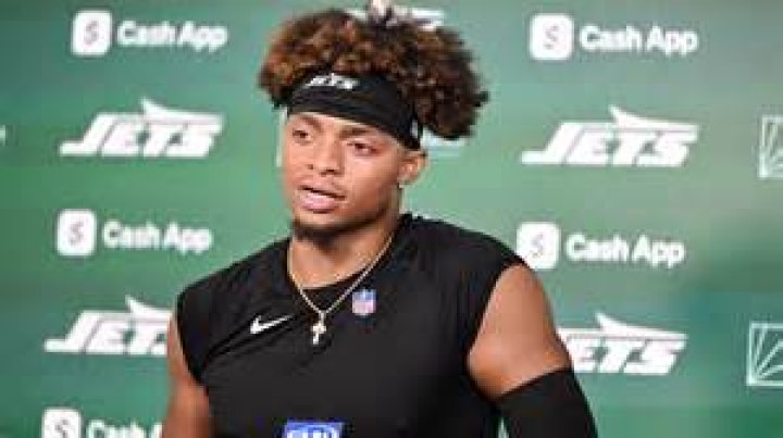 Is Justin Fields black? What nationality is Justin Fields? Who is Justin’s mom? Who are Justin’s parents?