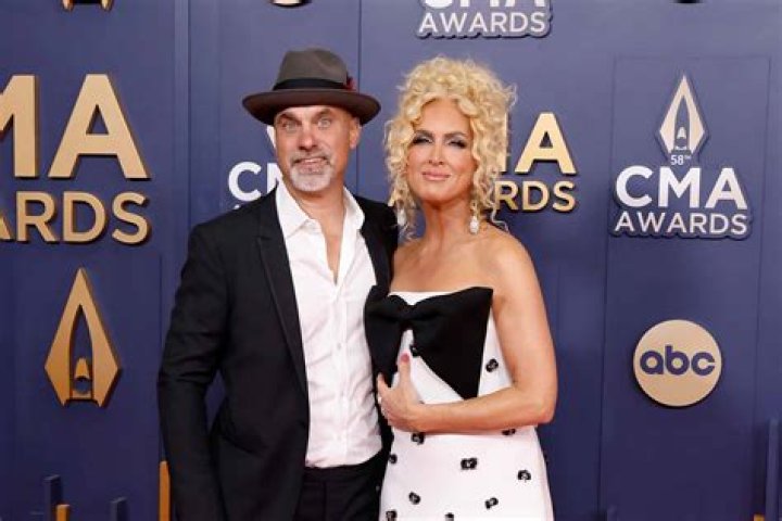 Kimberly Schlapman Wikipedia – Little Big Town Singer Lost Her First Husband Steven Roads In A Tragic Accident