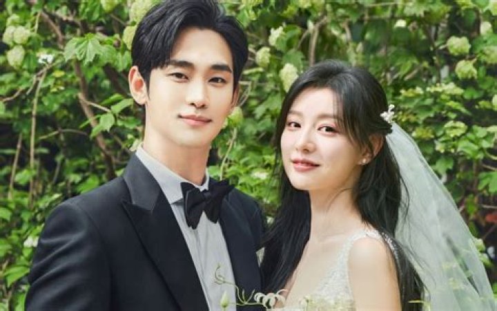Unraveling The Romantic Life Of Kim Ji Won: Who Has She Dated?
